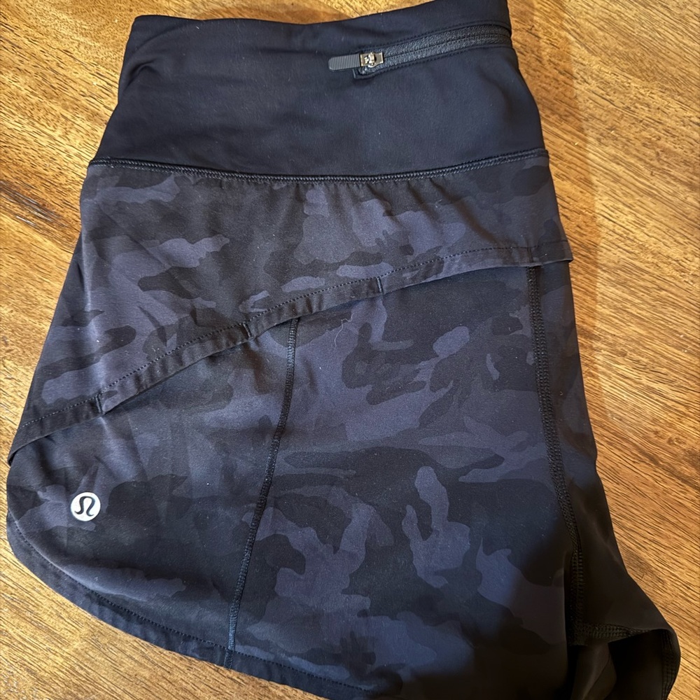 Lululemon Speed Up  Camo shorts 4”